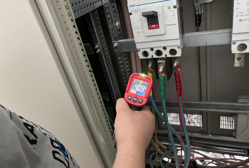 Untersuchen Sie versteckte Gefahren streng, um die Sicherheit zu gewährleisten; bauen Sie ein „Sicherheitsnetz“ für den Stromverbrauch im Sommer auf.